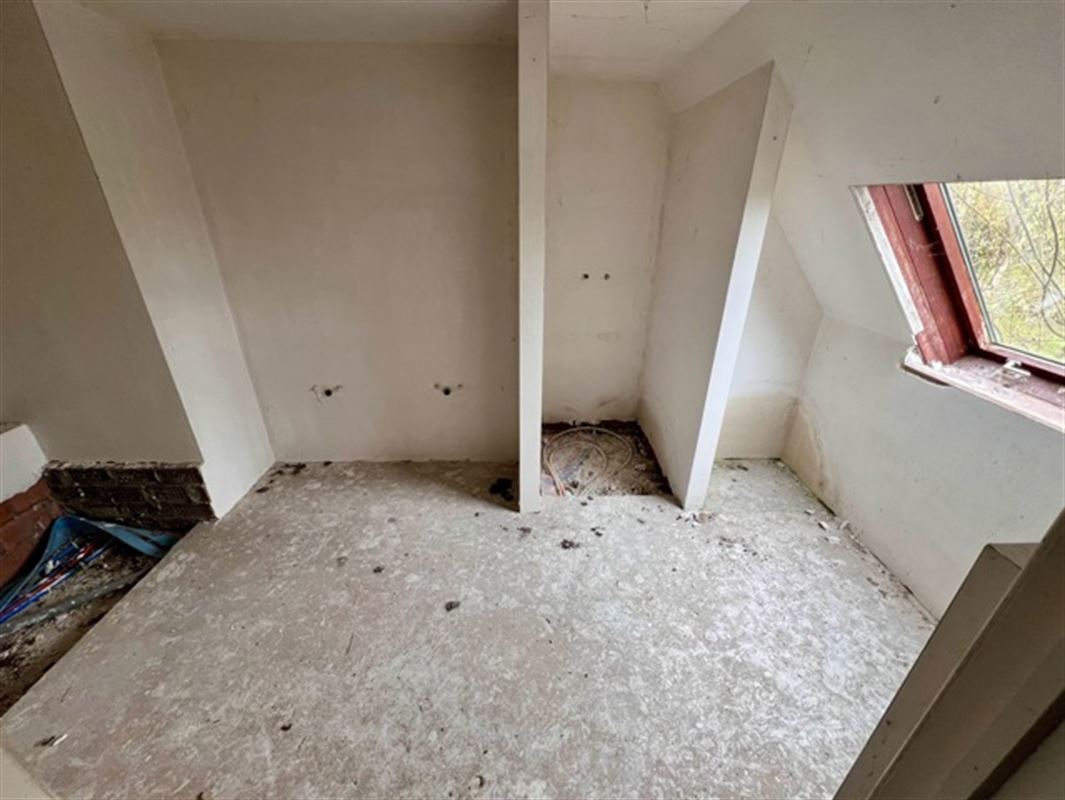 Te renoveren enorme villa