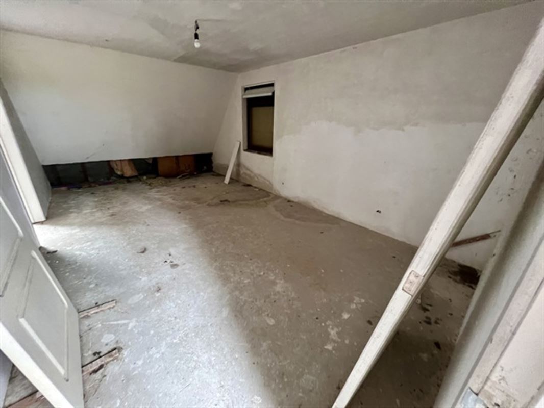 Te renoveren enorme villa