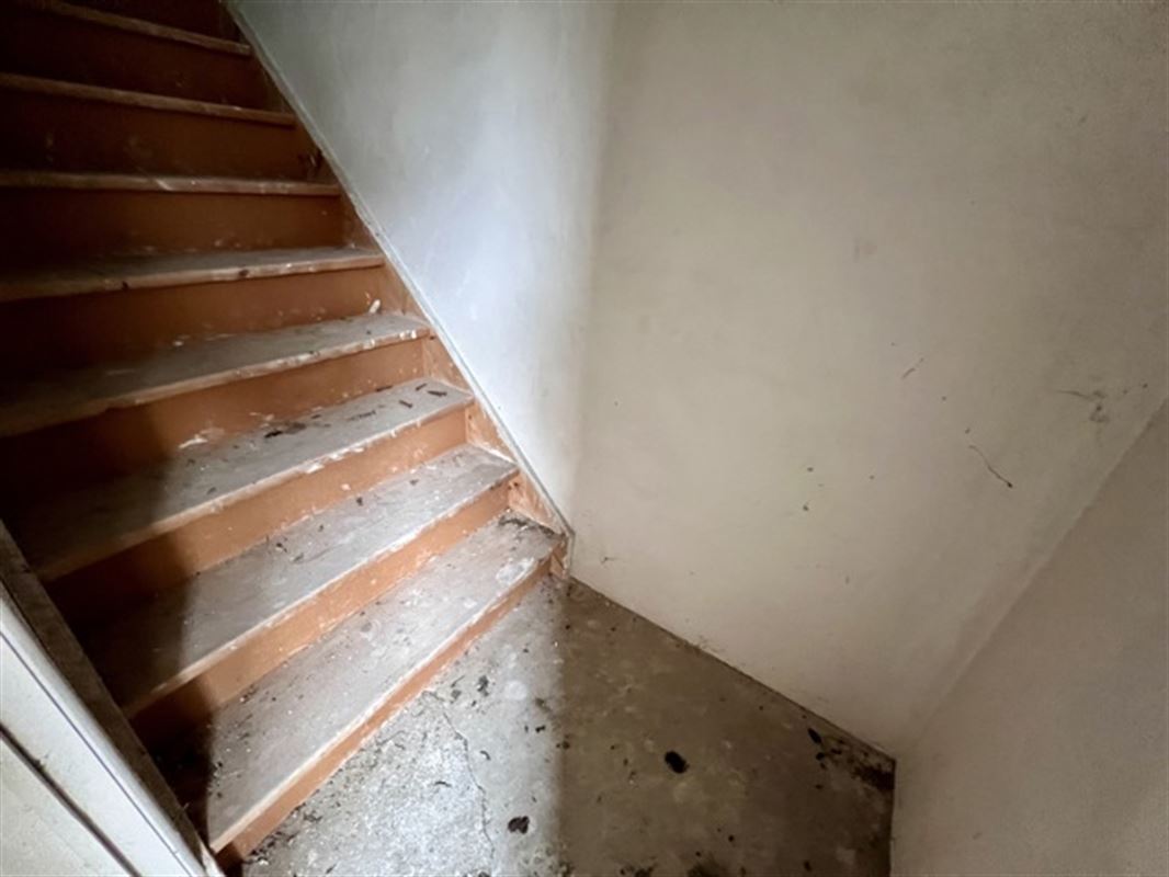 Te renoveren enorme villa