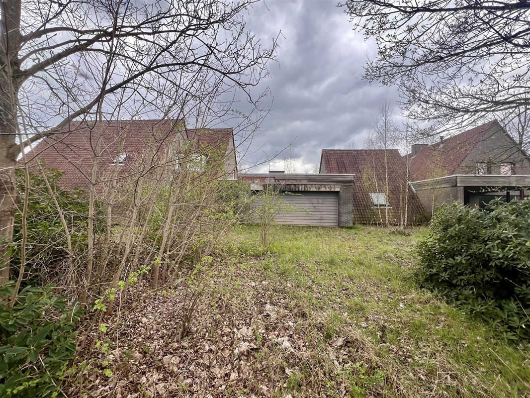 Te renoveren enorme villa