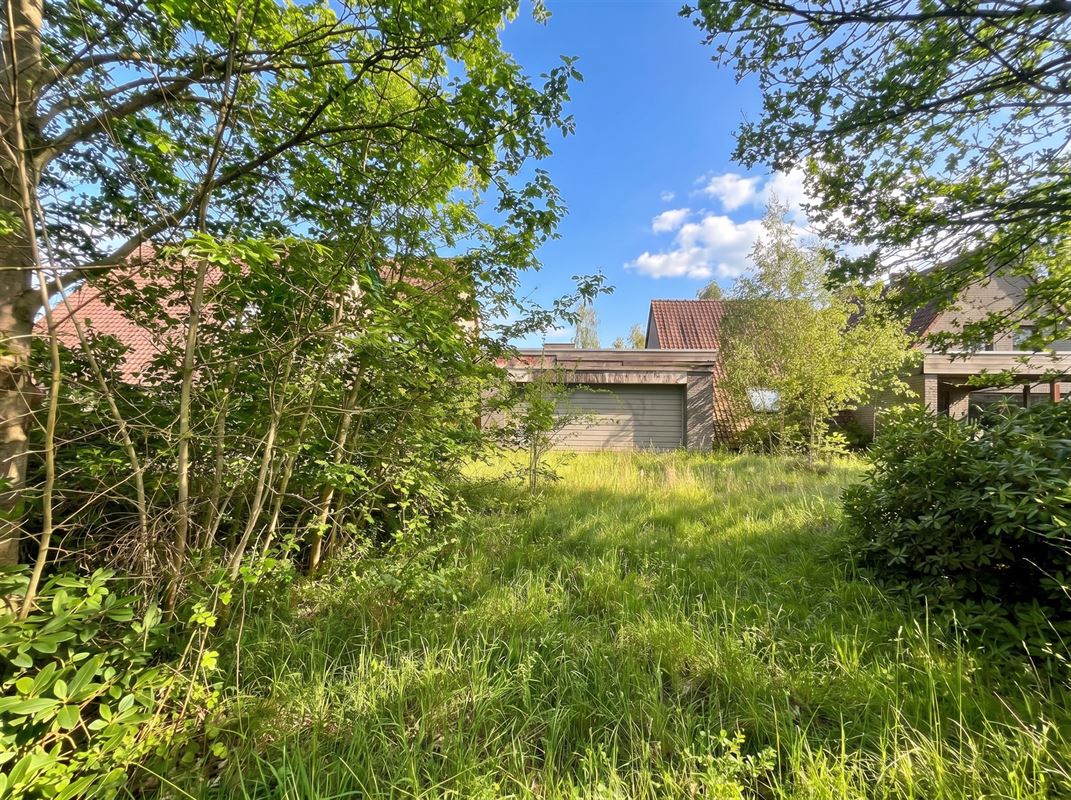 Te renoveren enorme villa (925 m² bewoonbaar) op 7874 m²