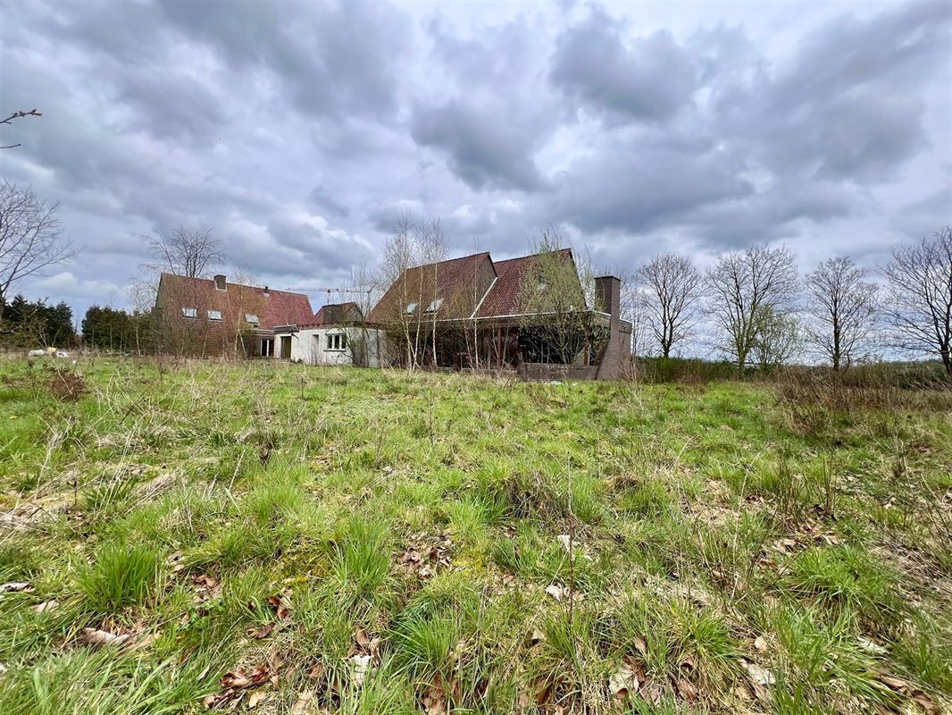 Te renoveren enorme villa