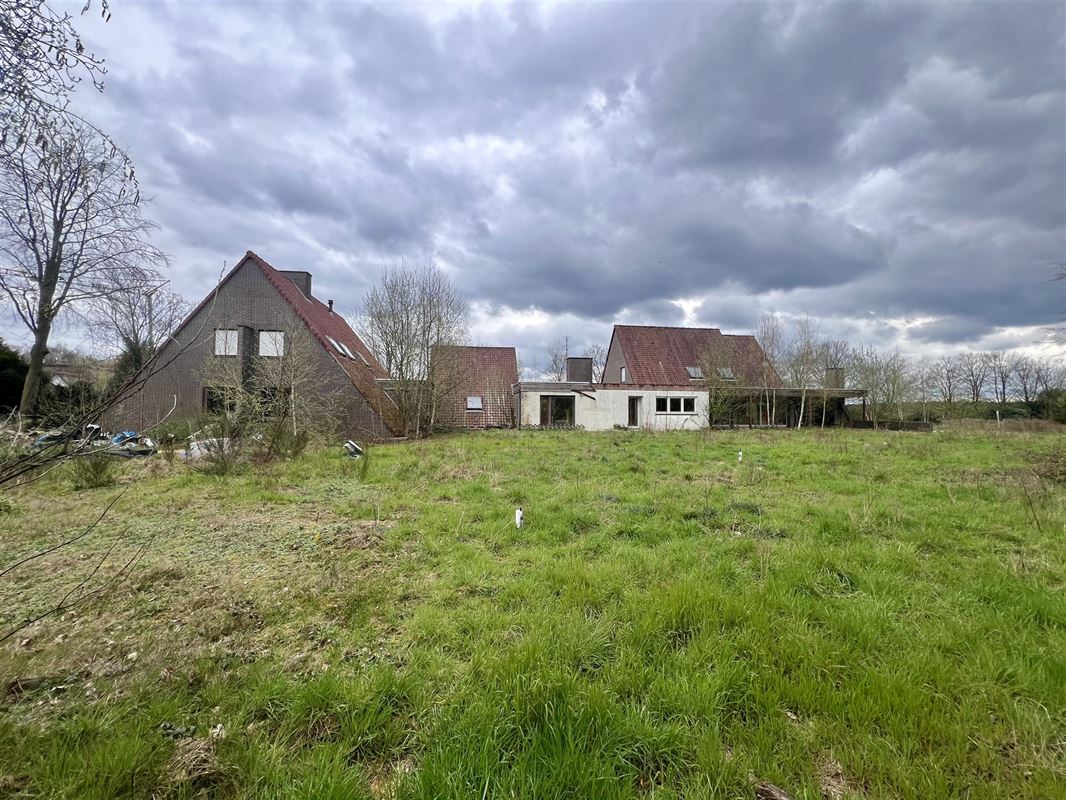 Te renoveren enorme villa