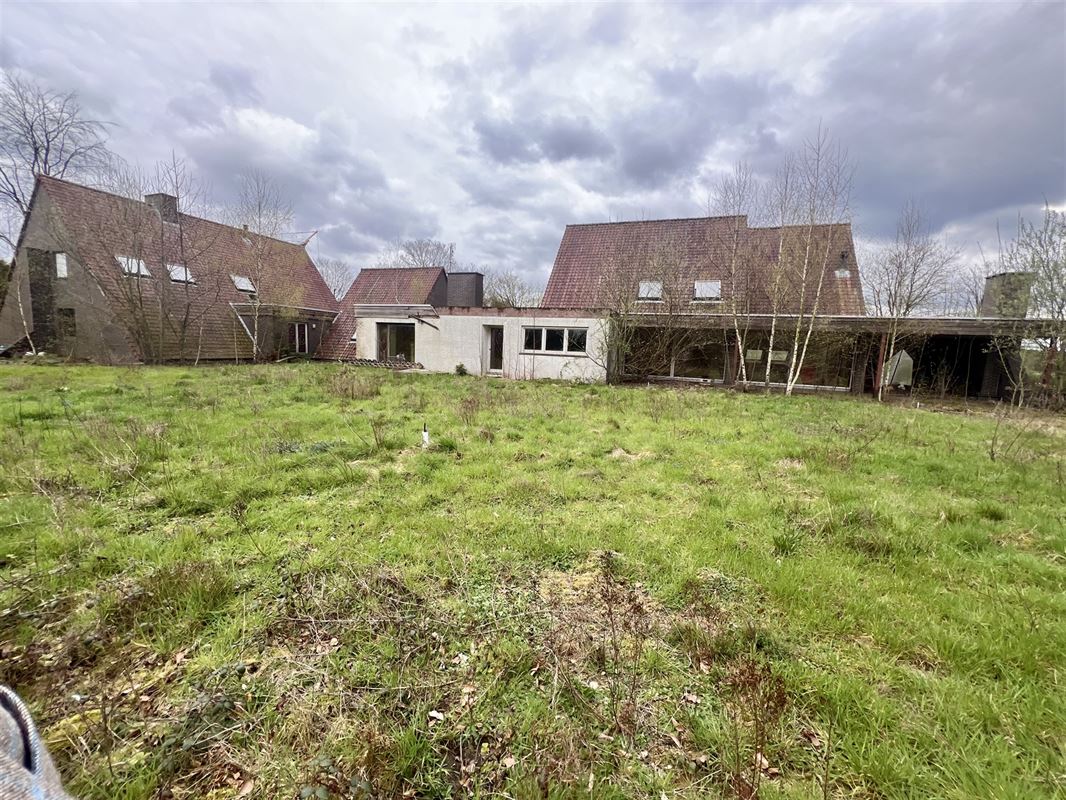 Te renoveren enorme villa