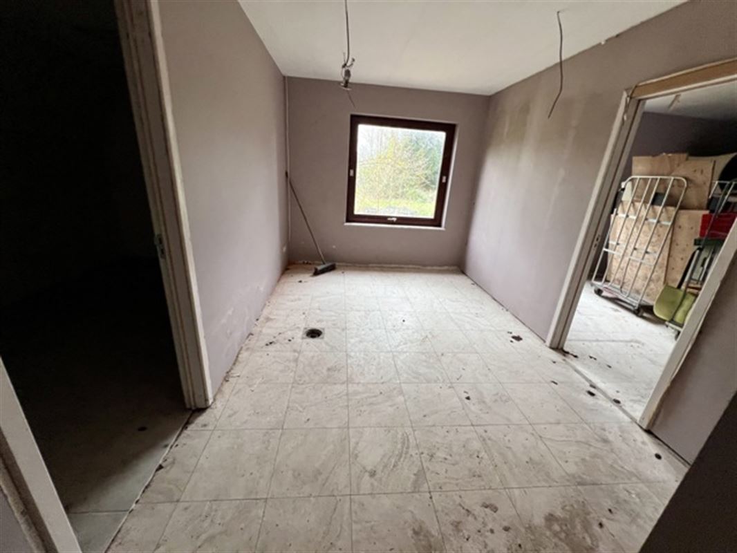 Te renoveren enorme villa