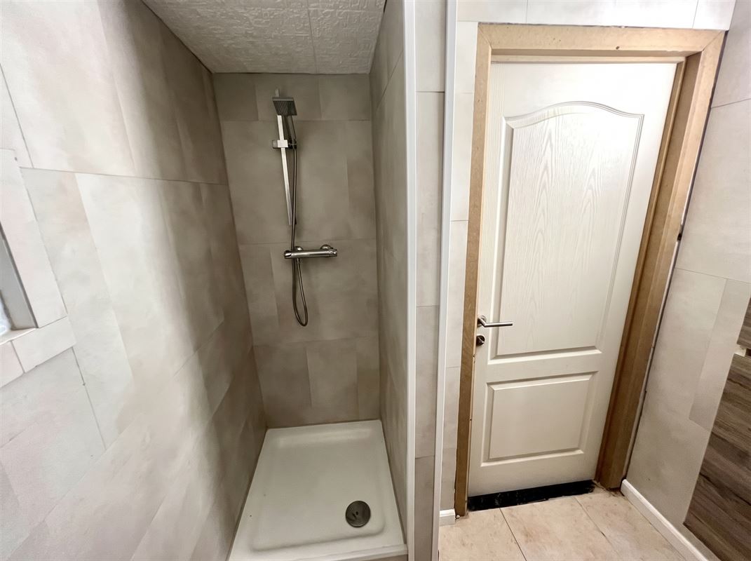 Totaal gerenoveerde (handels) woonst met duplexwoning