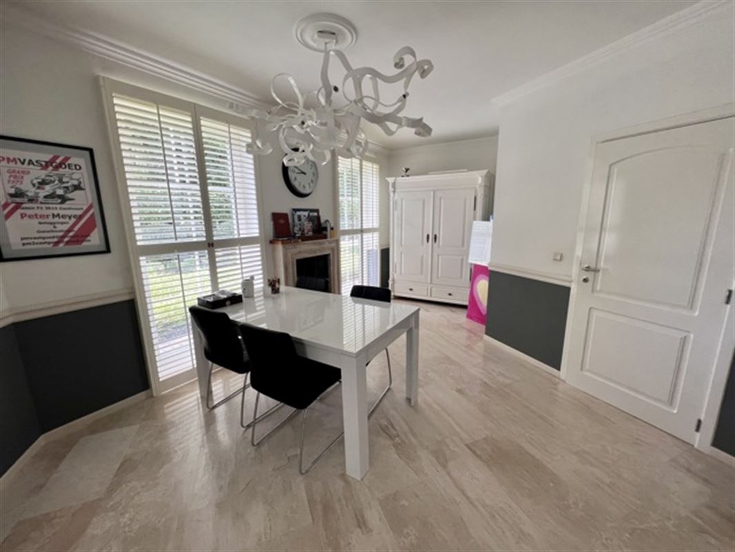 Villa met binnen en buitenzwembad