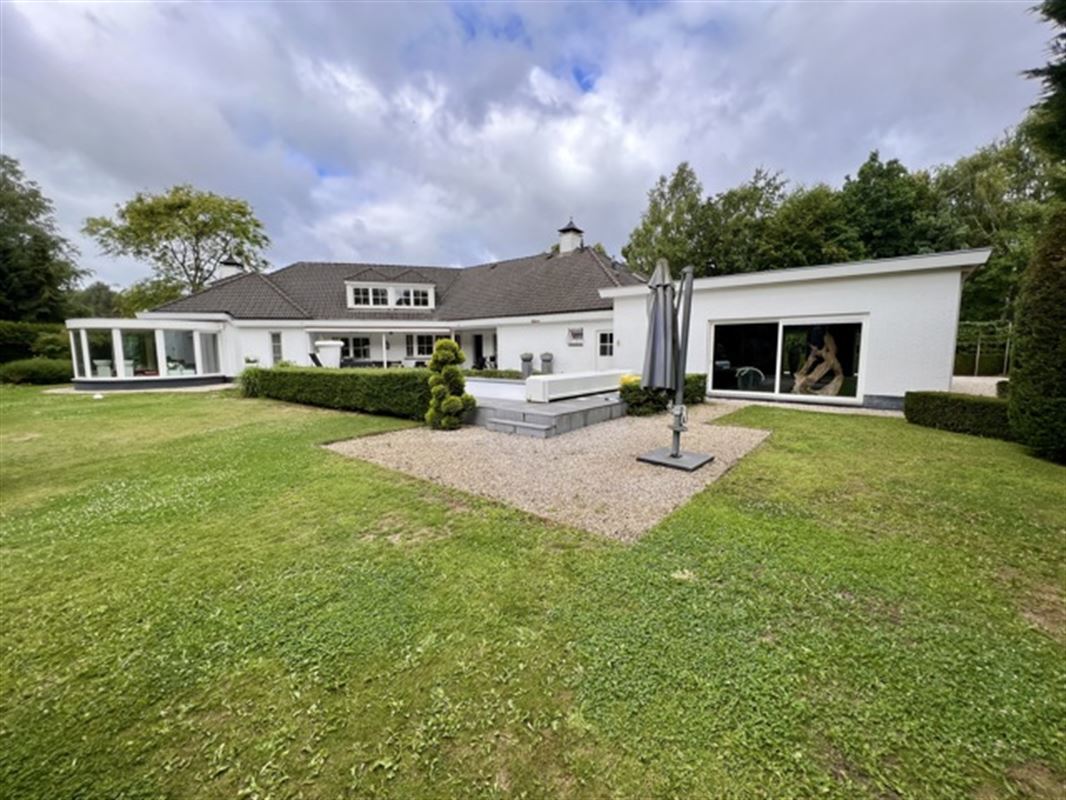 Villa met binnen en buitenzwembad