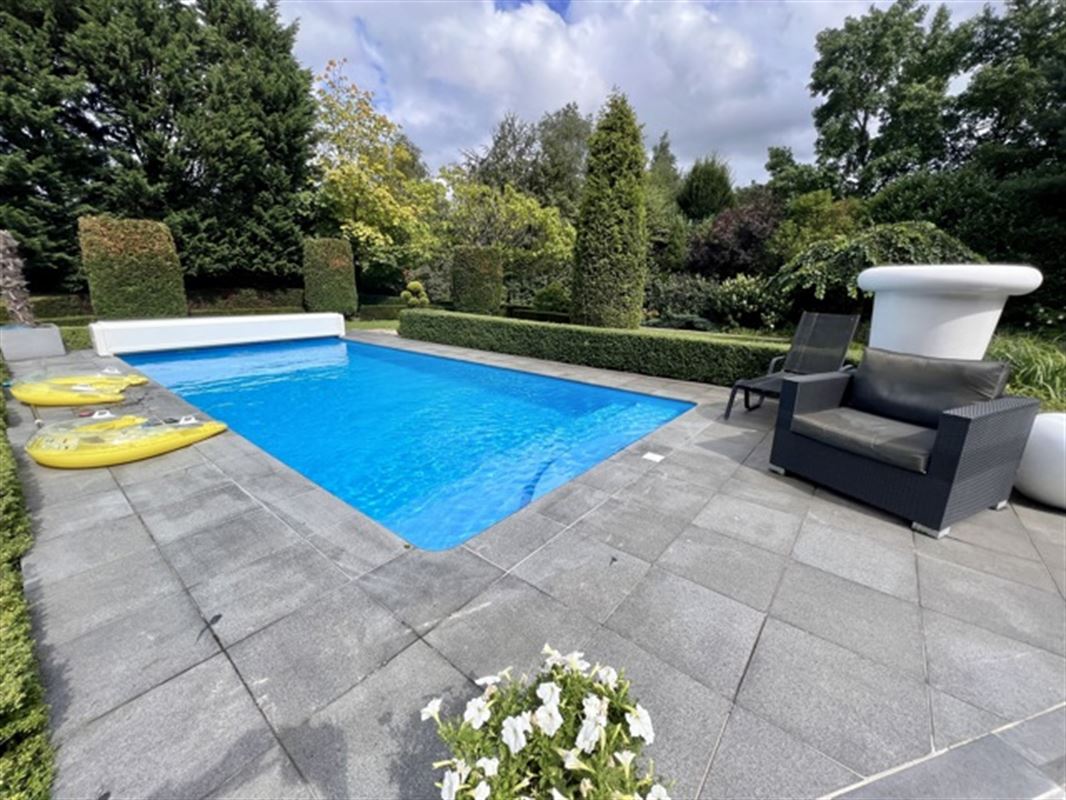 Villa met binnen en buitenzwembad