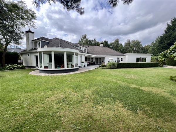 Villa met binnen en buitenzwembad