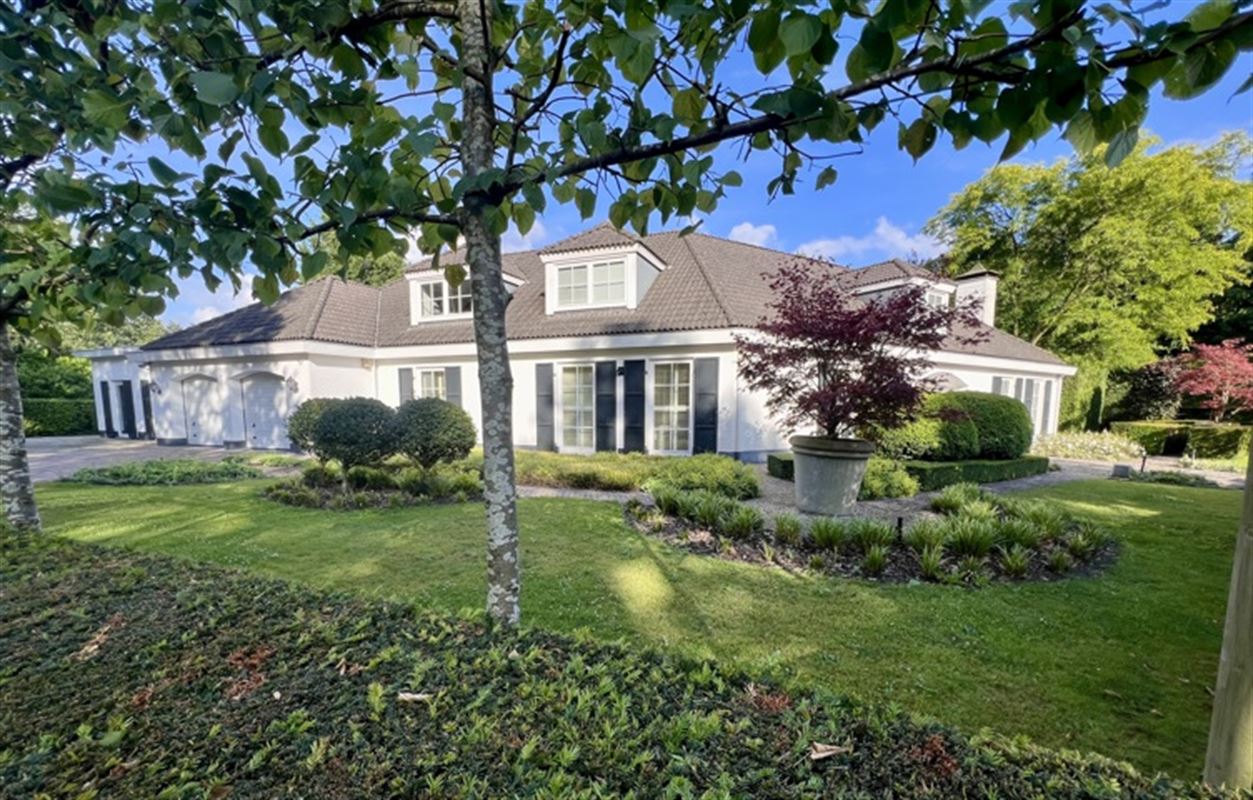 Villa met binnen en buitenzwembad