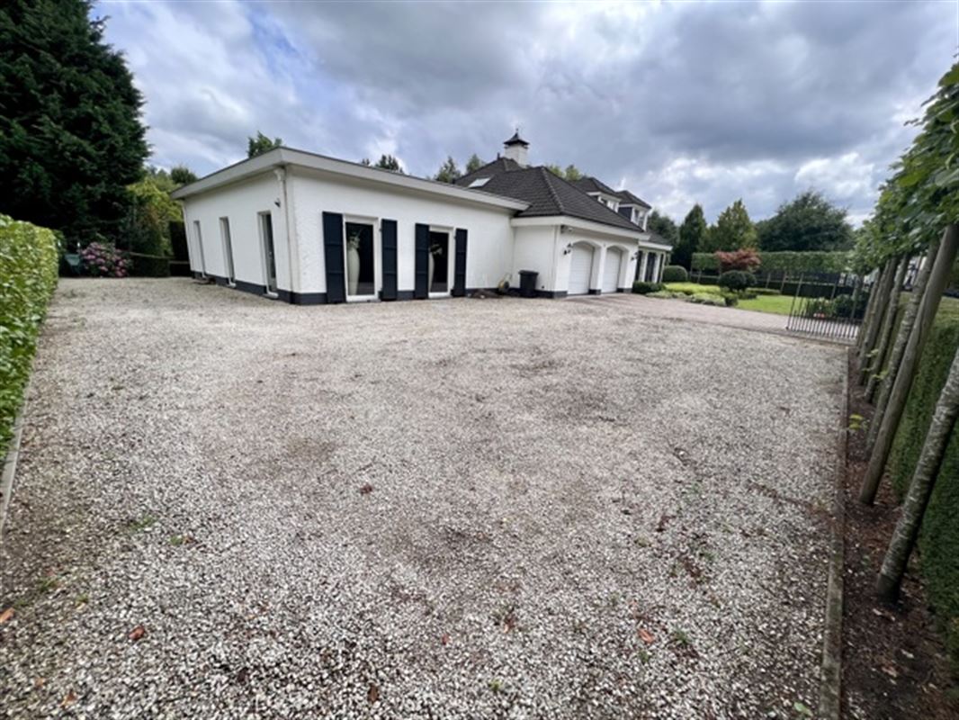 Villa met binnen en buitenzwembad