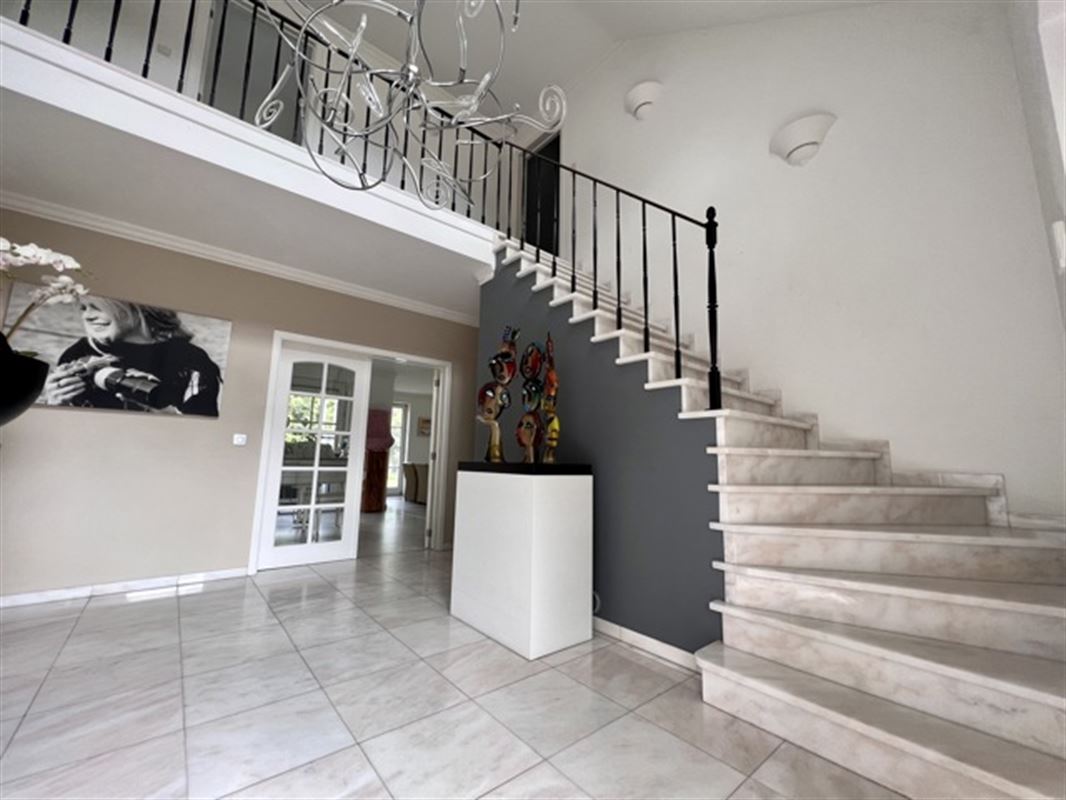 Villa met binnen en buitenzwembad
