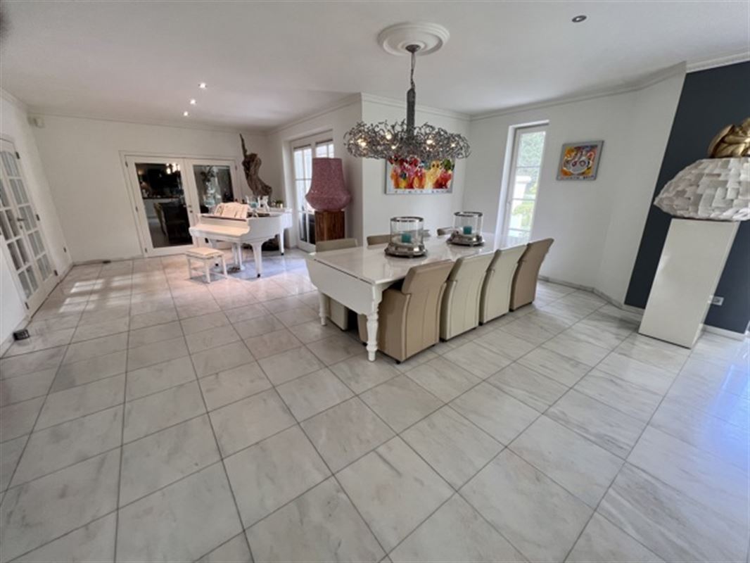 Villa met binnen en buitenzwembad