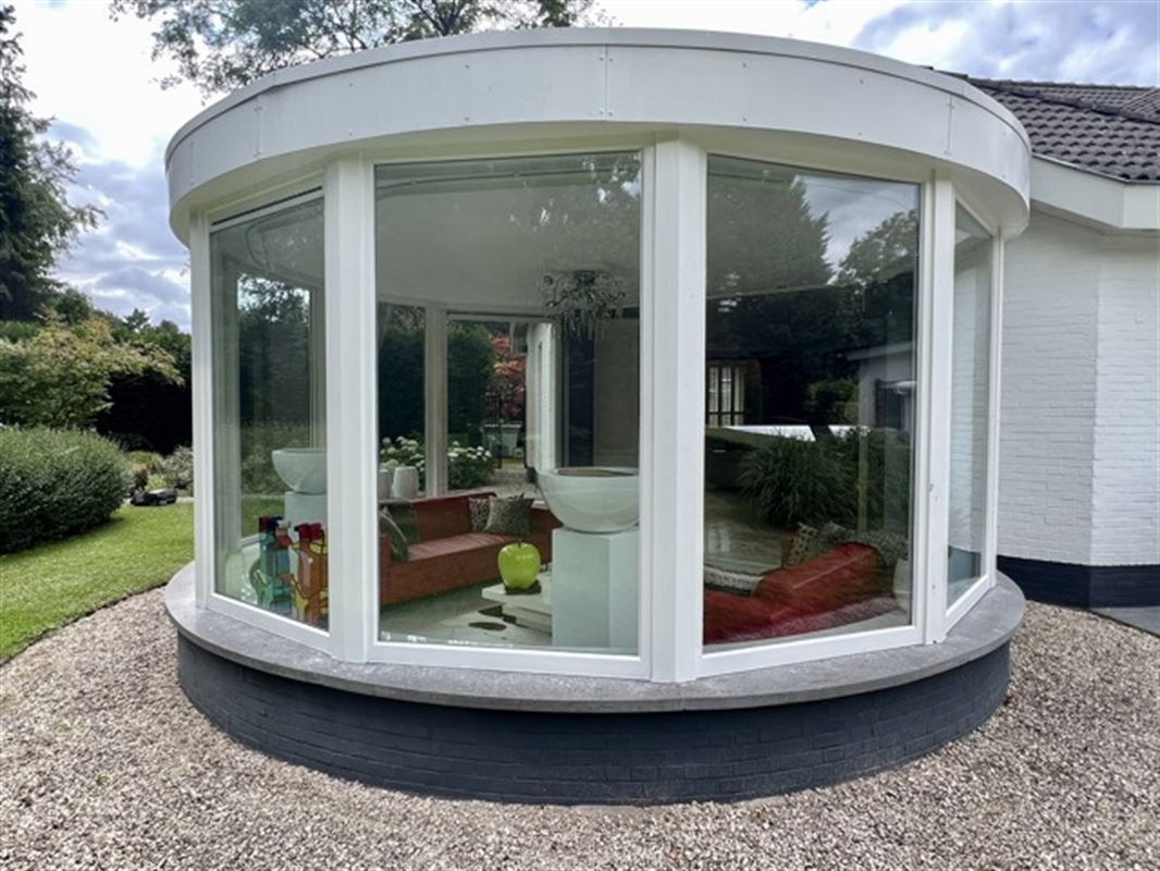 Villa met binnen en buitenzwembad