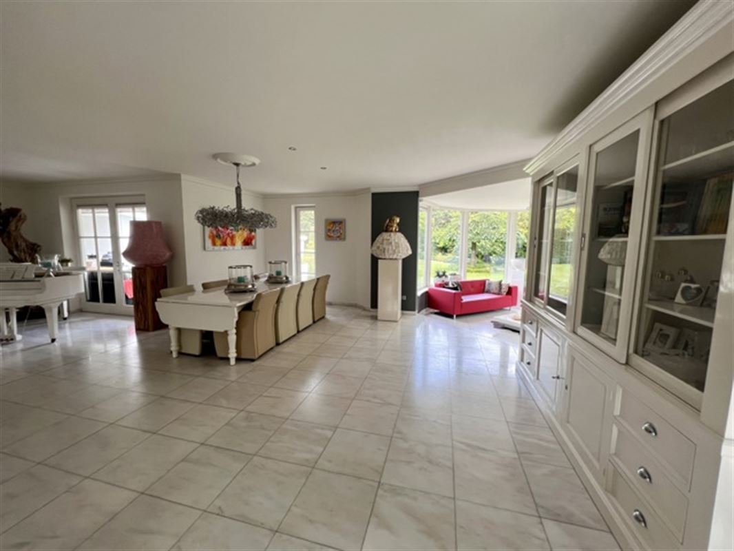 Villa met binnen en buitenzwembad