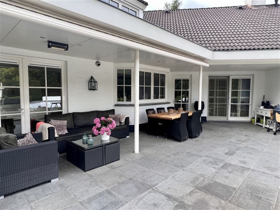 Villa met binnen en buitenzwembad