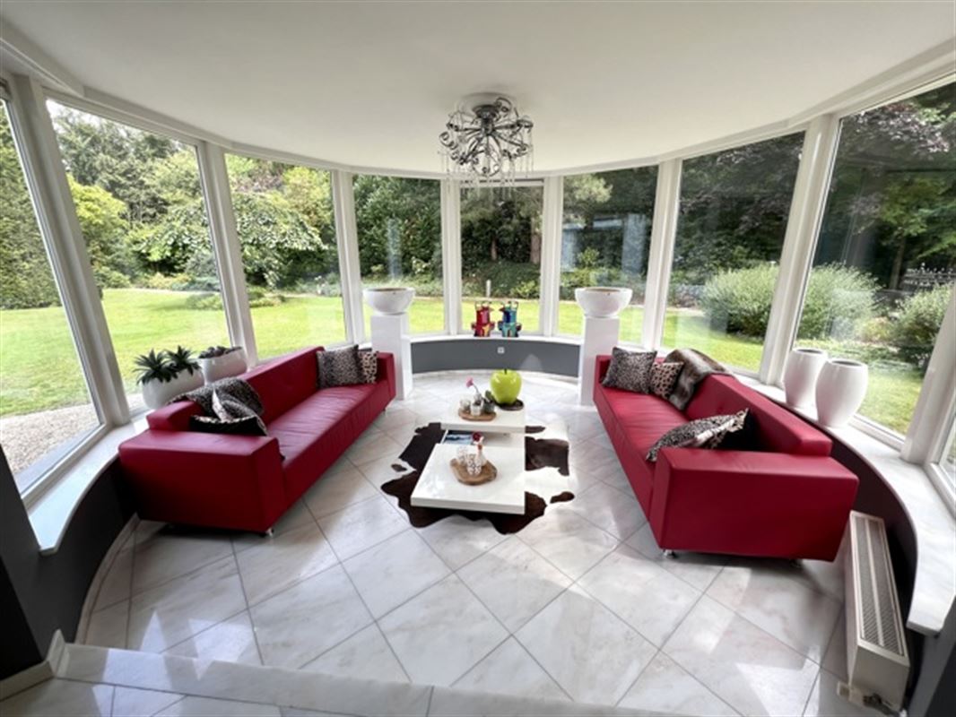 Villa met binnen en buitenzwembad