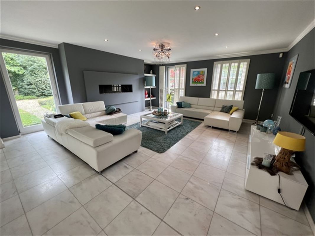 Villa met binnen en buitenzwembad