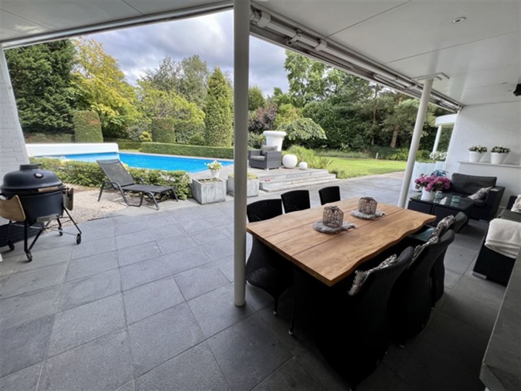 Villa met binnen en buitenzwembad