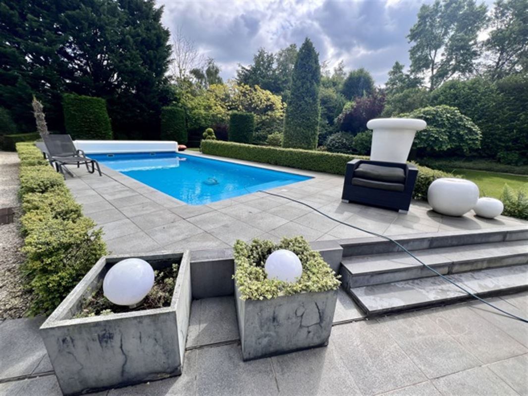 Villa met binnen en buitenzwembad