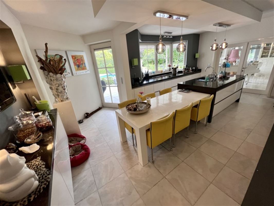 Villa met binnen en buitenzwembad