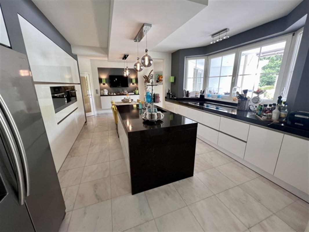 Villa met binnen en buitenzwembad
