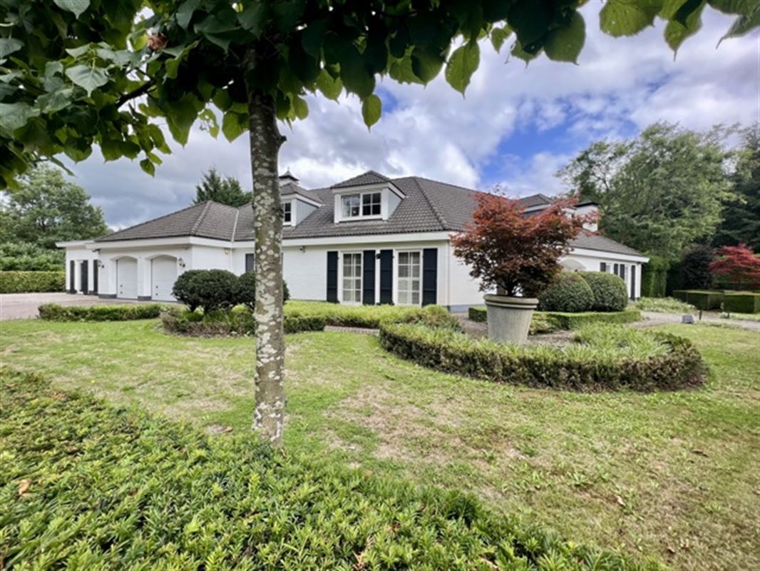 Villa met binnen en buitenzwembad