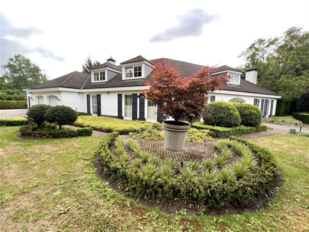 Villa met binnen en buitenzwembad