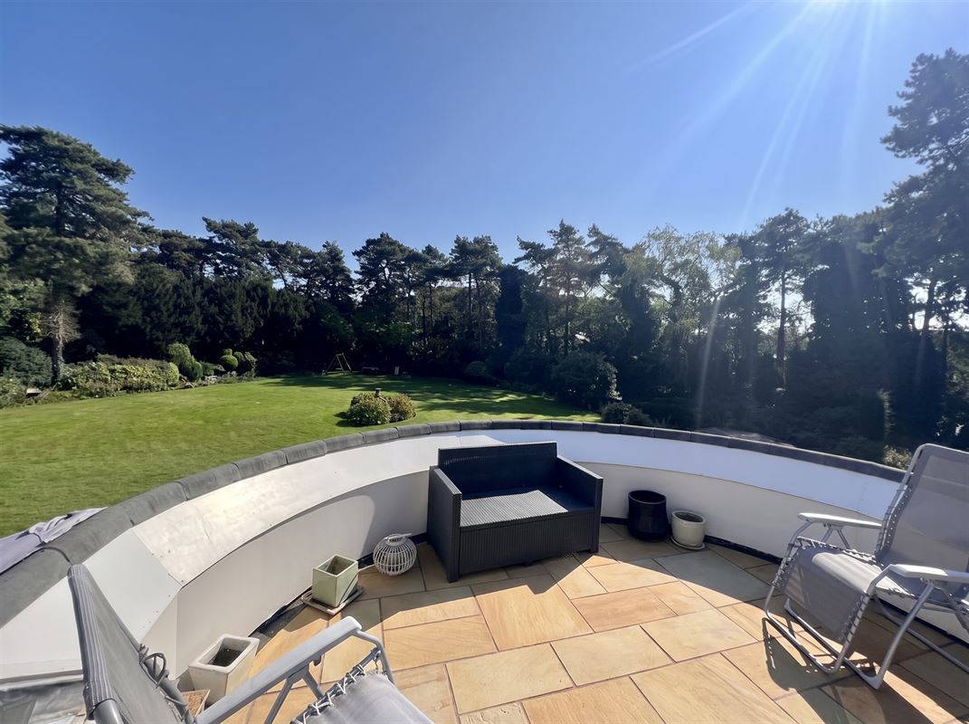 Statig landgoed met binnenzwembad op toplocatie