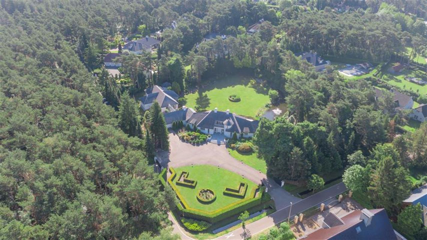 Statig landgoed met binnenzwembad op toplocatie