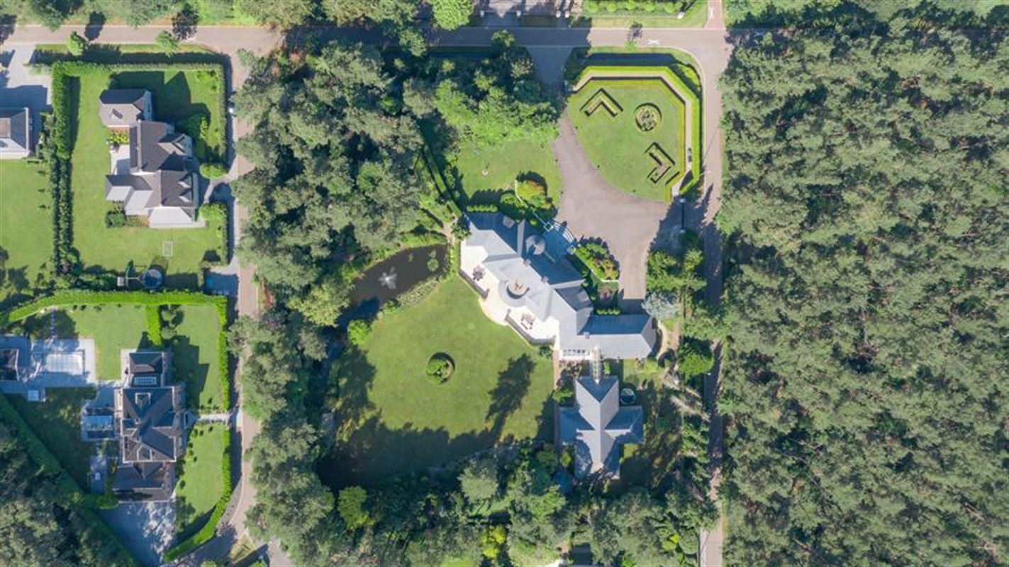 Statig landgoed met binnenzwembad op toplocatie