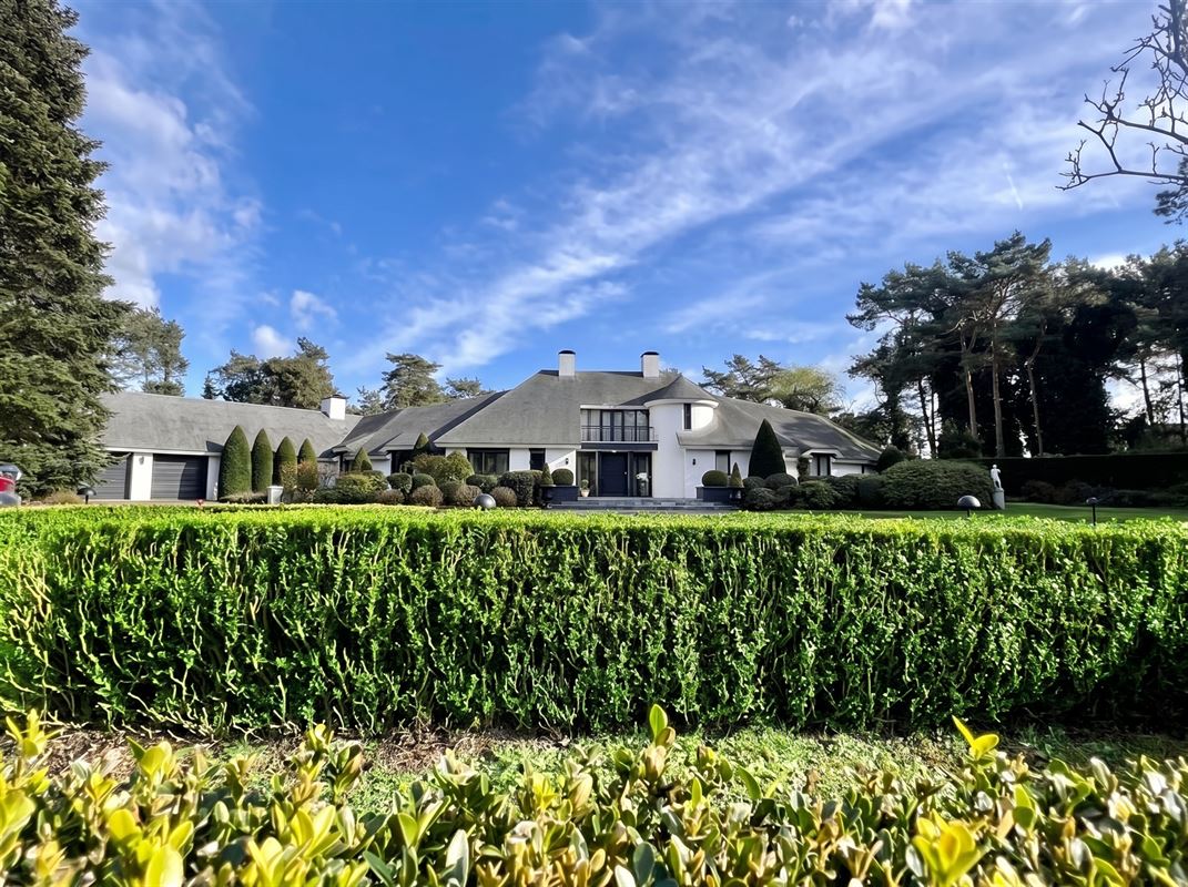 Statig landgoed met binnenzwembad op toplocatie