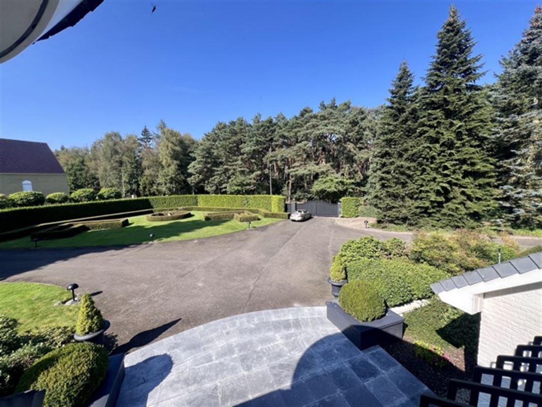 Statig landgoed met binnenzwembad op toplocatie