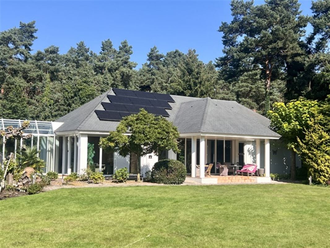 Statig landgoed met binnenzwembad op toplocatie
