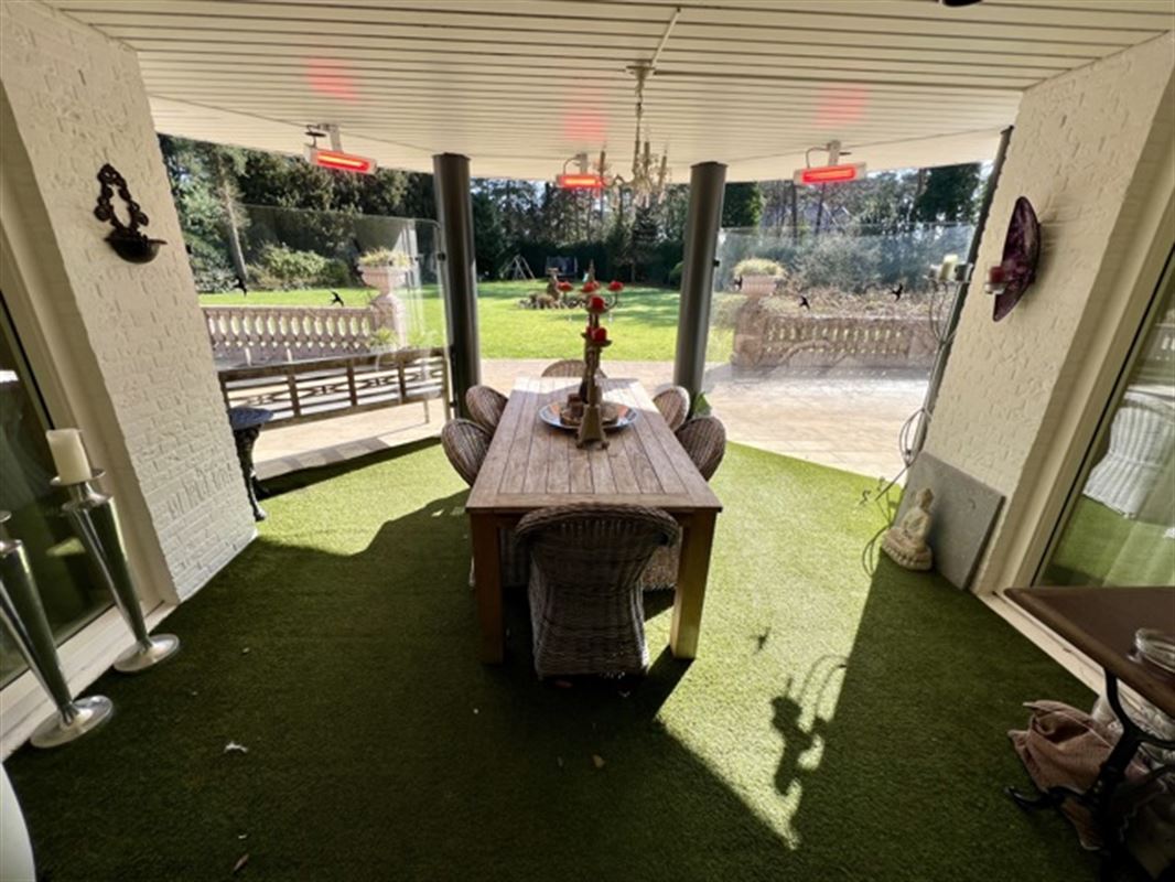 Statig landgoed met binnenzwembad op toplocatie