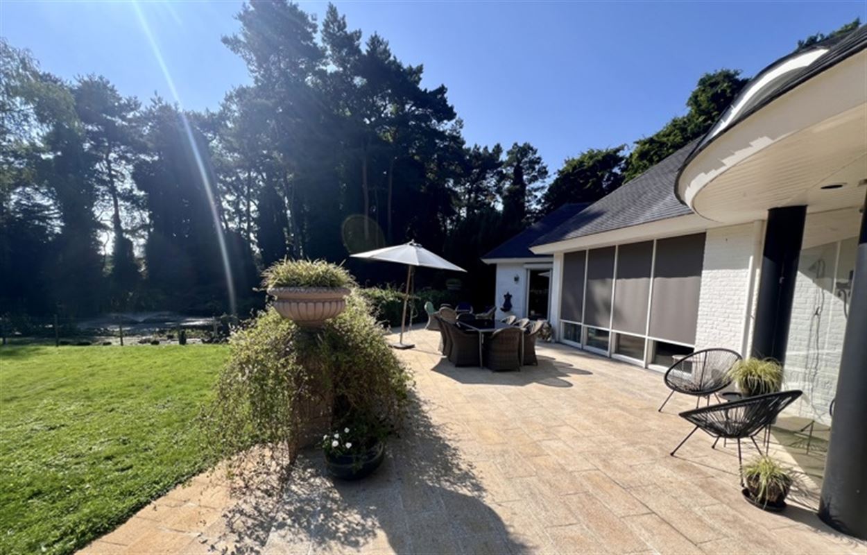 Statig landgoed met binnenzwembad op toplocatie