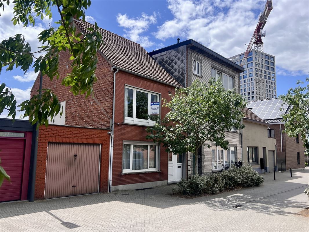 Meesterwoning met 3 garages en zuidtuin (430m²)