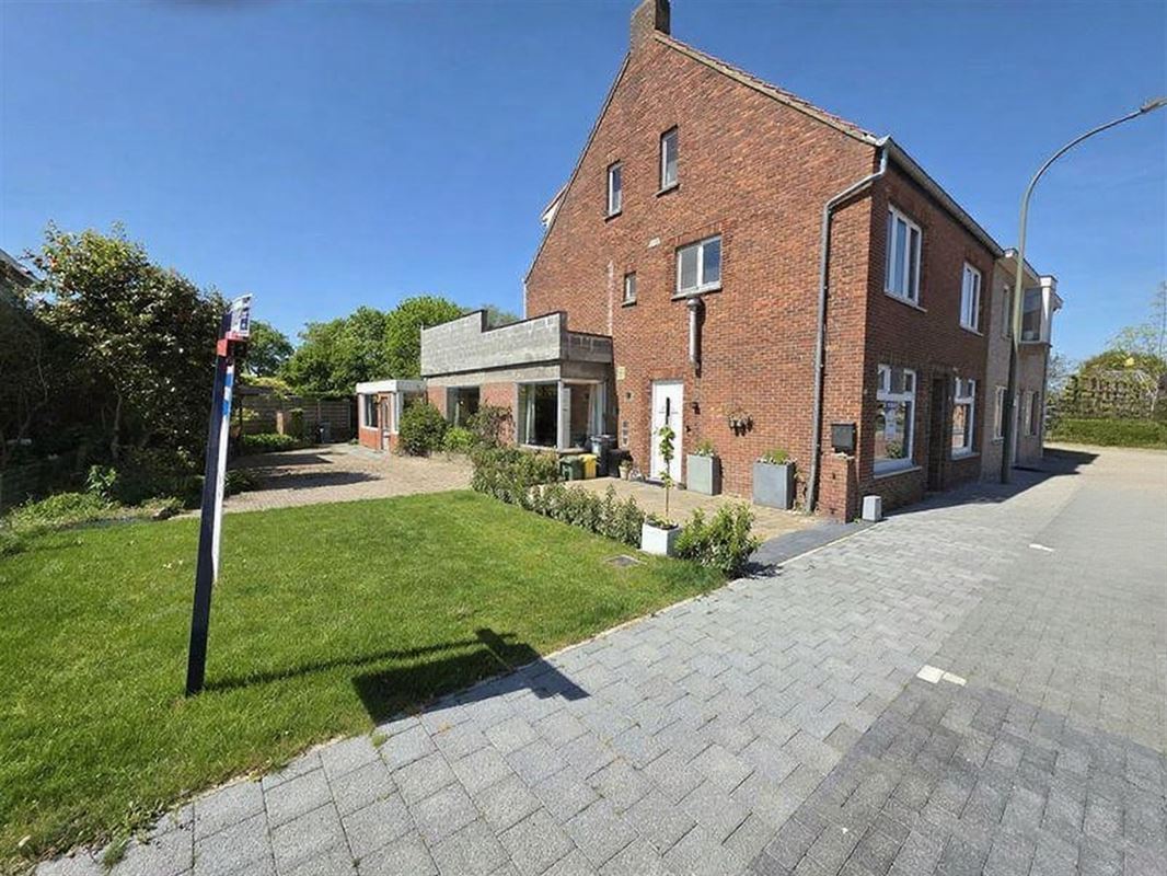 Gelijkvloers op te frissen pareltje te koop in Baarle-Hertog