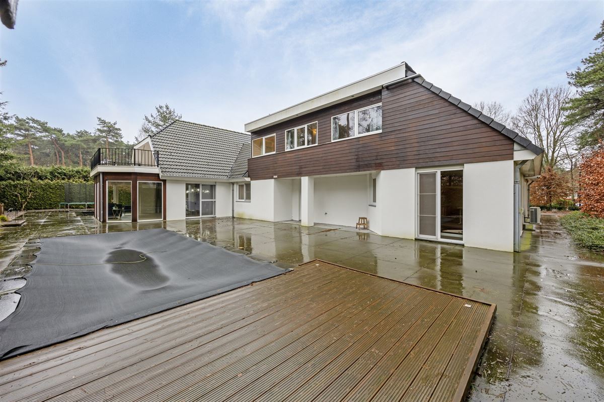 Bij NL grens residentiële villa met zwembad op 1.770 m² 