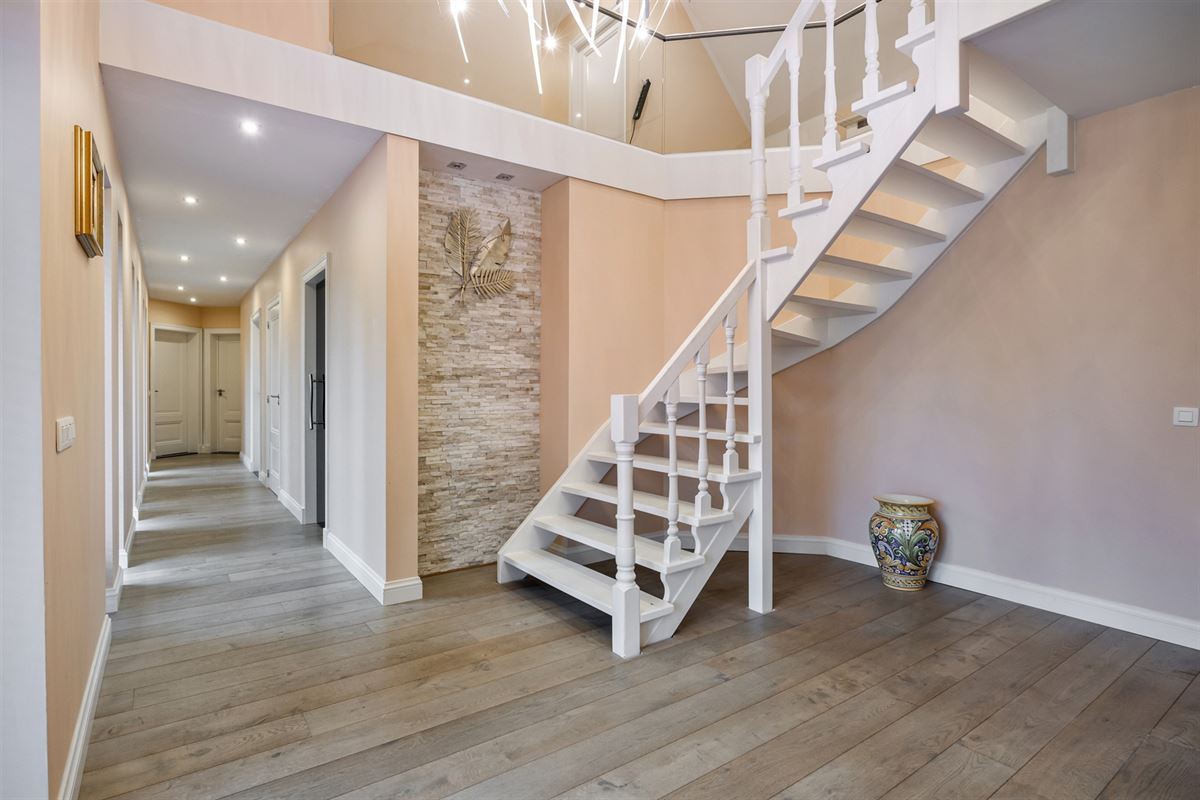 Bij NL grens residentiële villa met zwembad op 1.770 m²