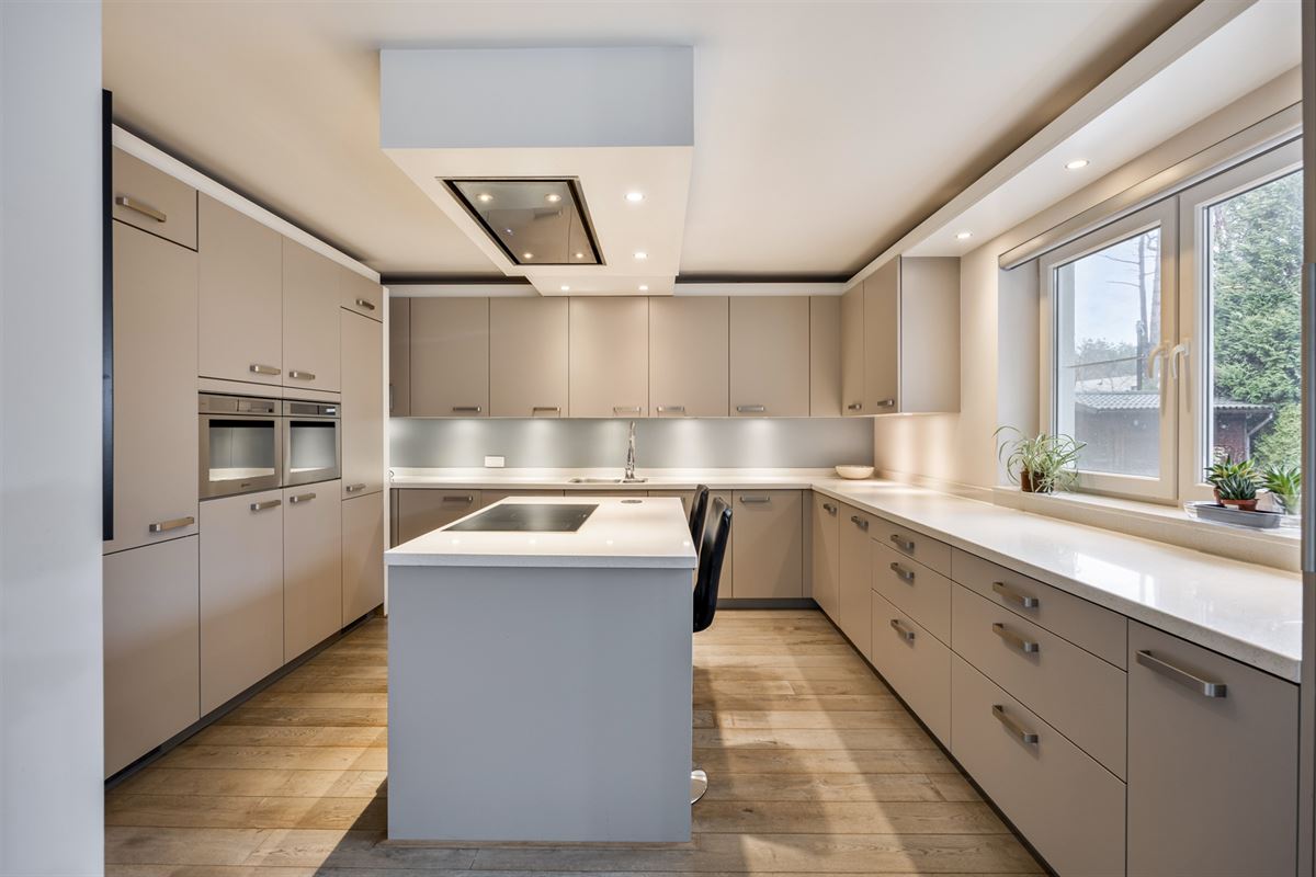 Bij NL grens residentiële villa met zwembad op 1.770 m²