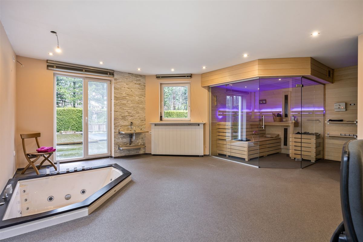 Bij NL grens residentiële villa met zwembad op 1.770 m²