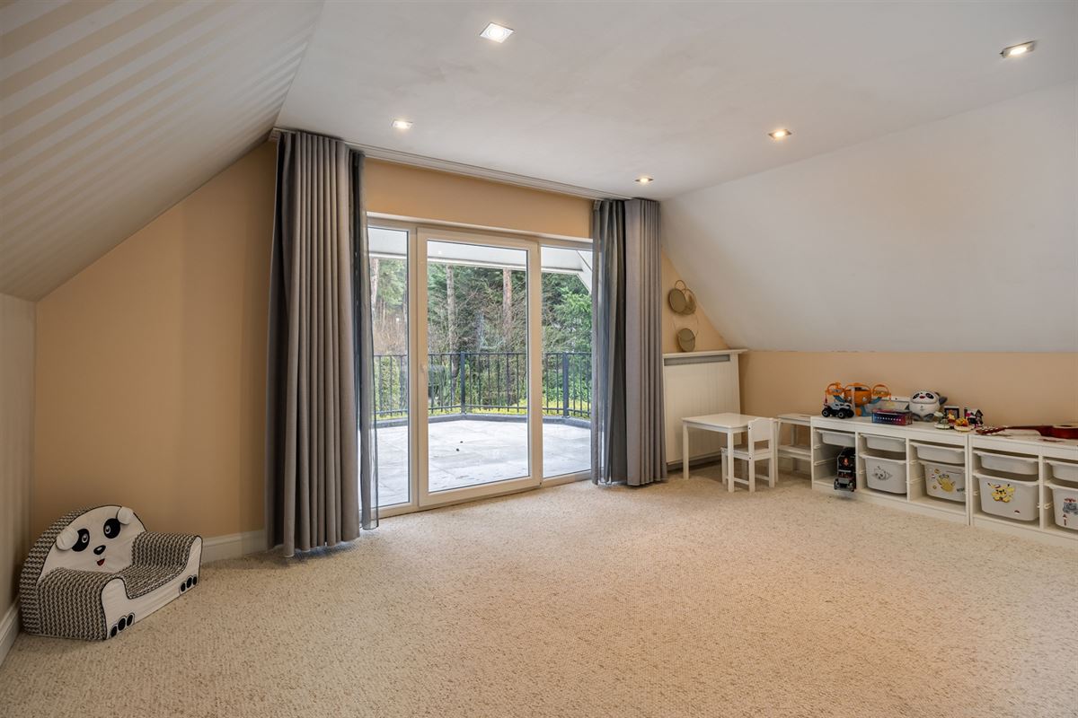 Bij NL grens residentiële villa met zwembad op 1.770 m²