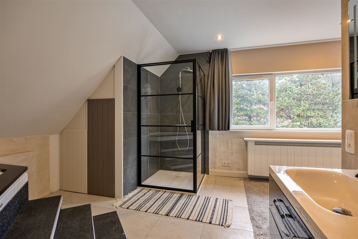 Bij NL grens residentiële villa met zwembad op 1.770 m²