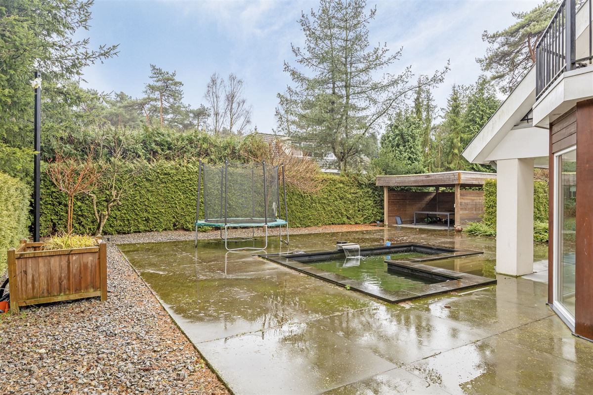 Bij NL grens residentiële villa met zwembad op 1.770 m²