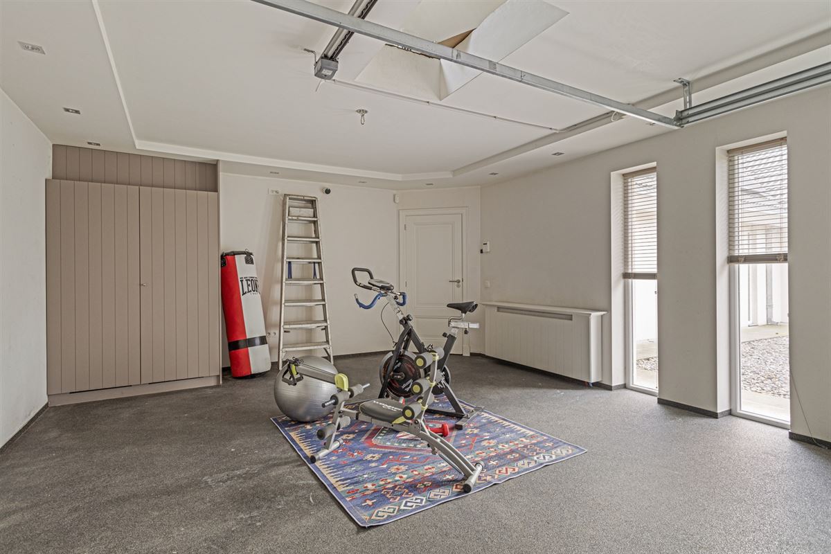 Bij NL grens residentiële villa met zwembad op 1.770 m²