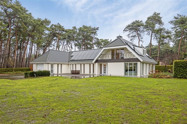 Bij NL grens residentiële villa met zwembad op 1.770 m² 