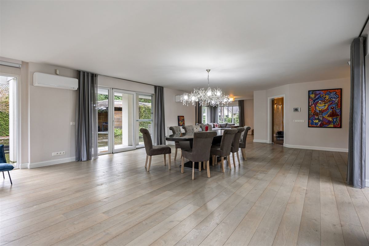 Bij NL grens residentiële villa met zwembad op 1.770 m²