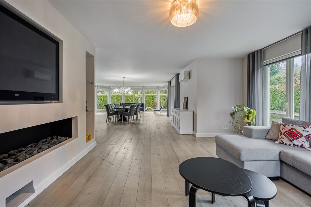 Bij NL grens residentiële villa met zwembad op 1.770 m²